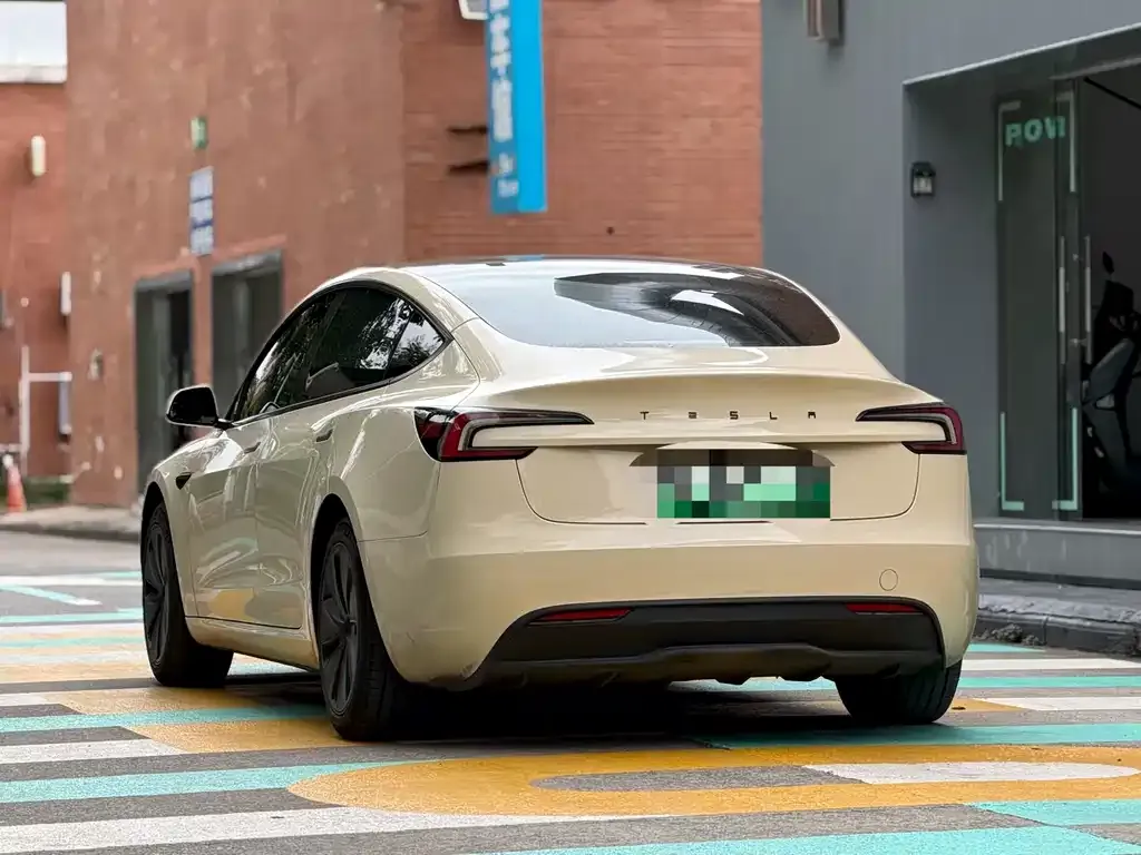Tesla Model 3 — фото 10
