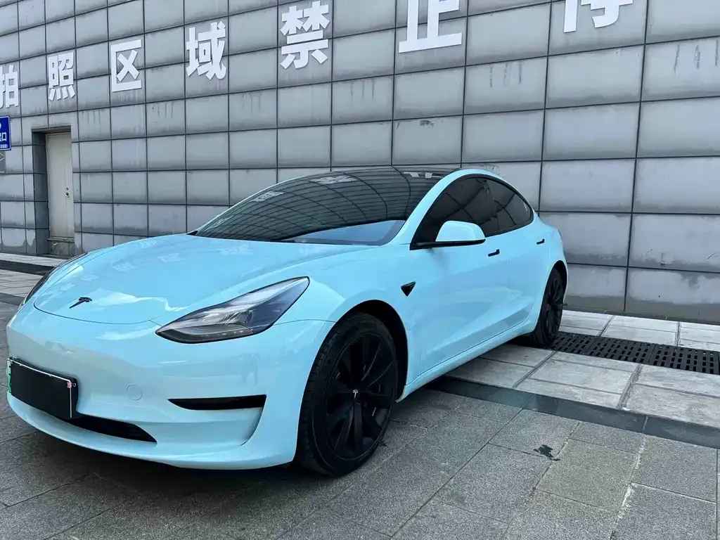 Tesla Model 3 — фото 1