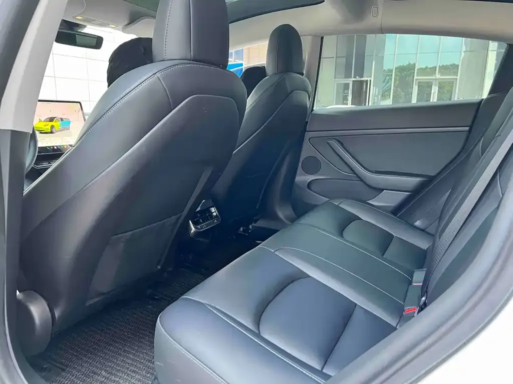 Tesla Model 3 — фото 10