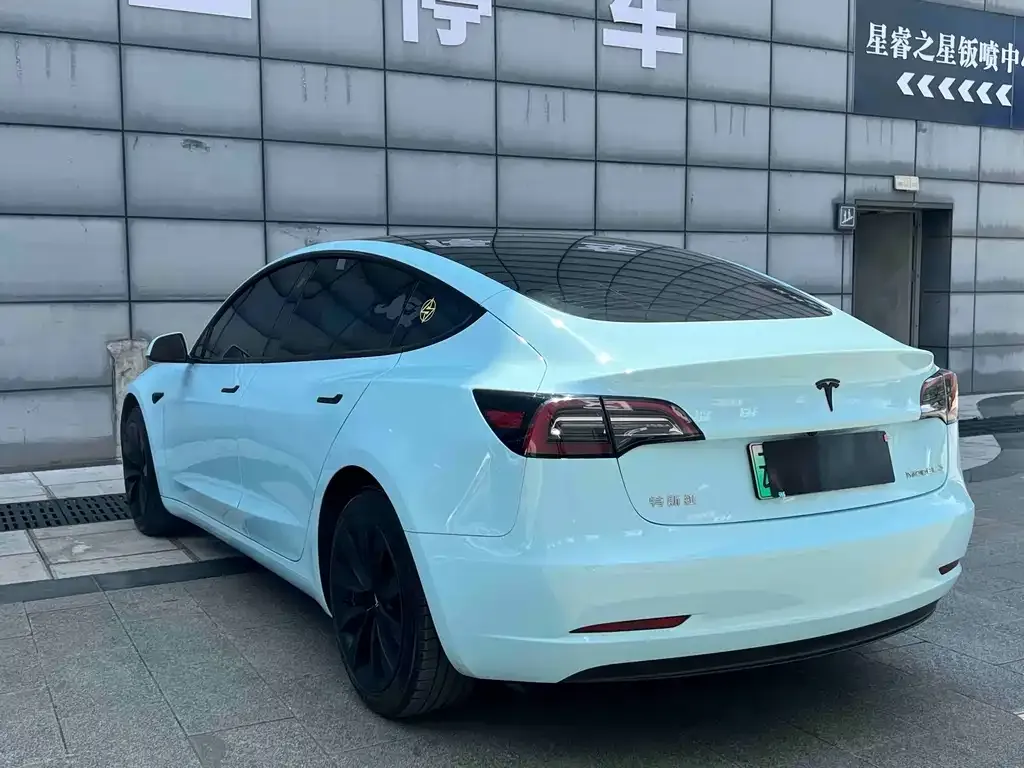 Tesla Model 3 — фото 3