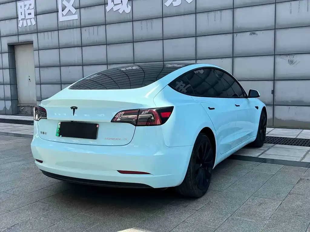 Tesla Model 3 — фото 4