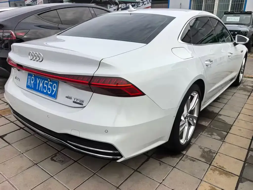Audi A7L — фото 9