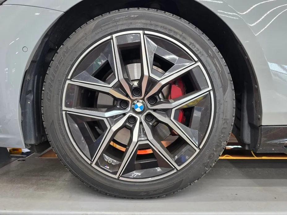BMW 5-Series — фото 10