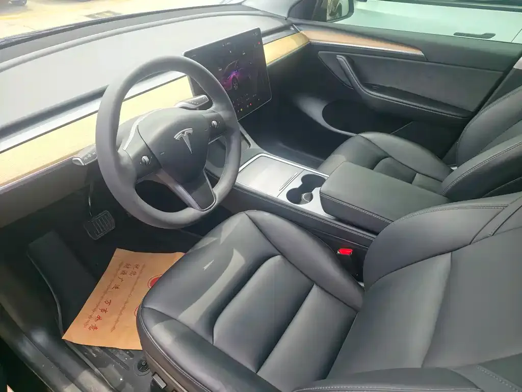 Tesla Model Y — фото 9