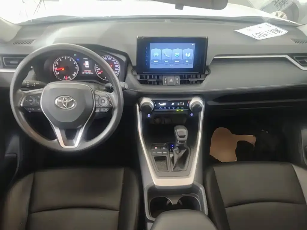Toyota RAV4 — фото 2
