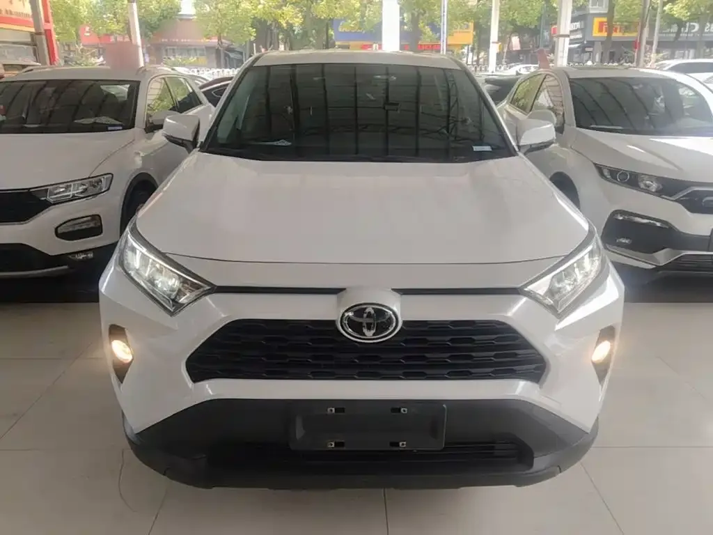 Toyota RAV4 — фото 9