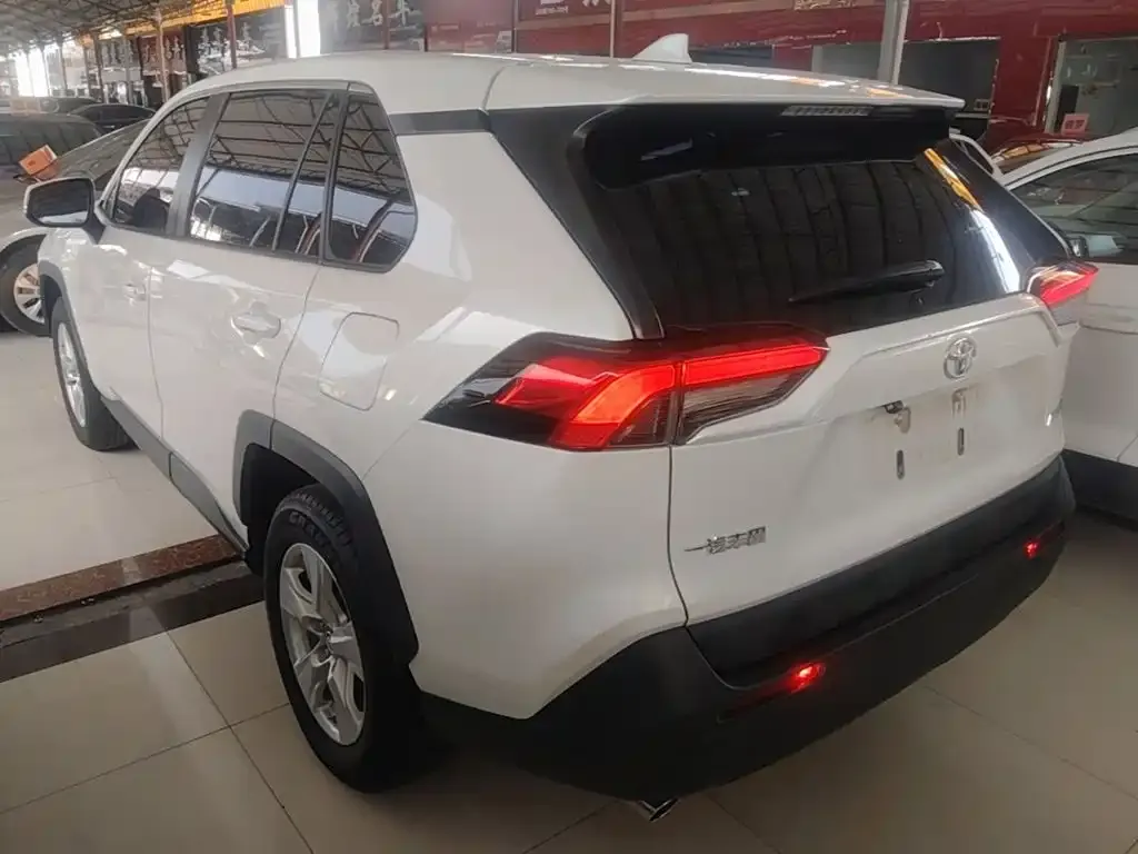Toyota RAV4 — фото 3