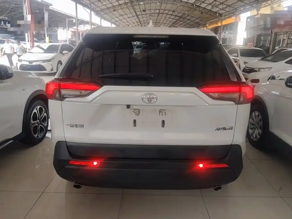 Toyota RAV4 — фото 5