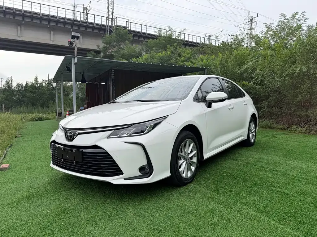 Toyota Corolla — фото 1