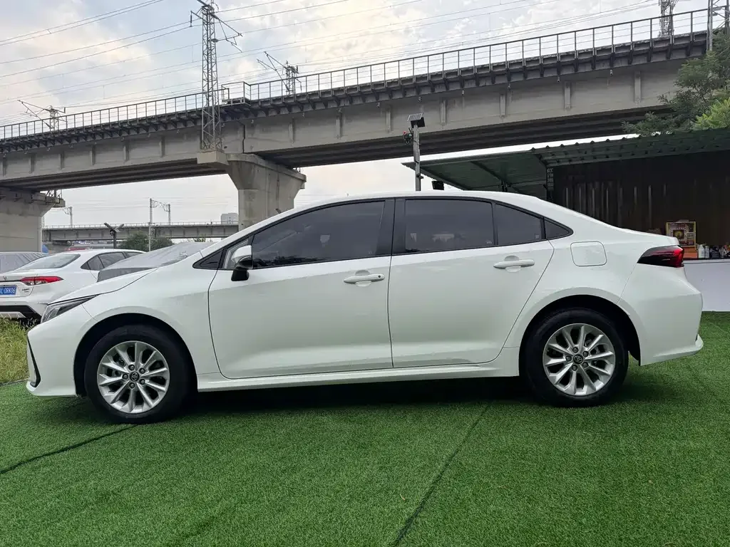 Toyota Corolla — фото 9