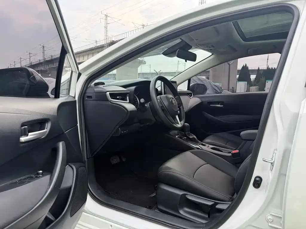 Toyota Corolla — фото 6
