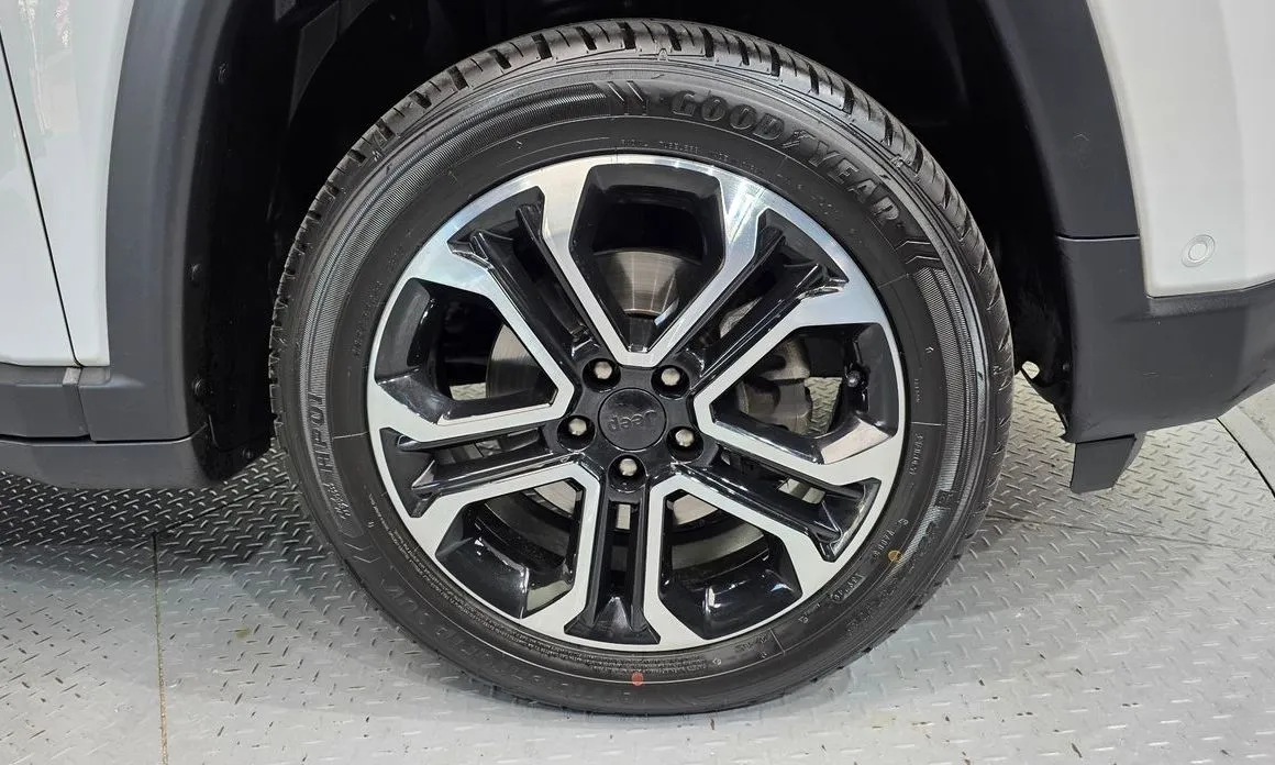Jeep Compass — фото 8