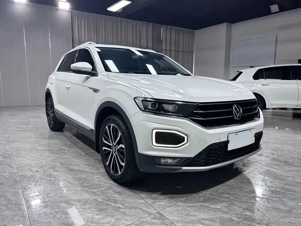 Volkswagen T-Roc — фото 9