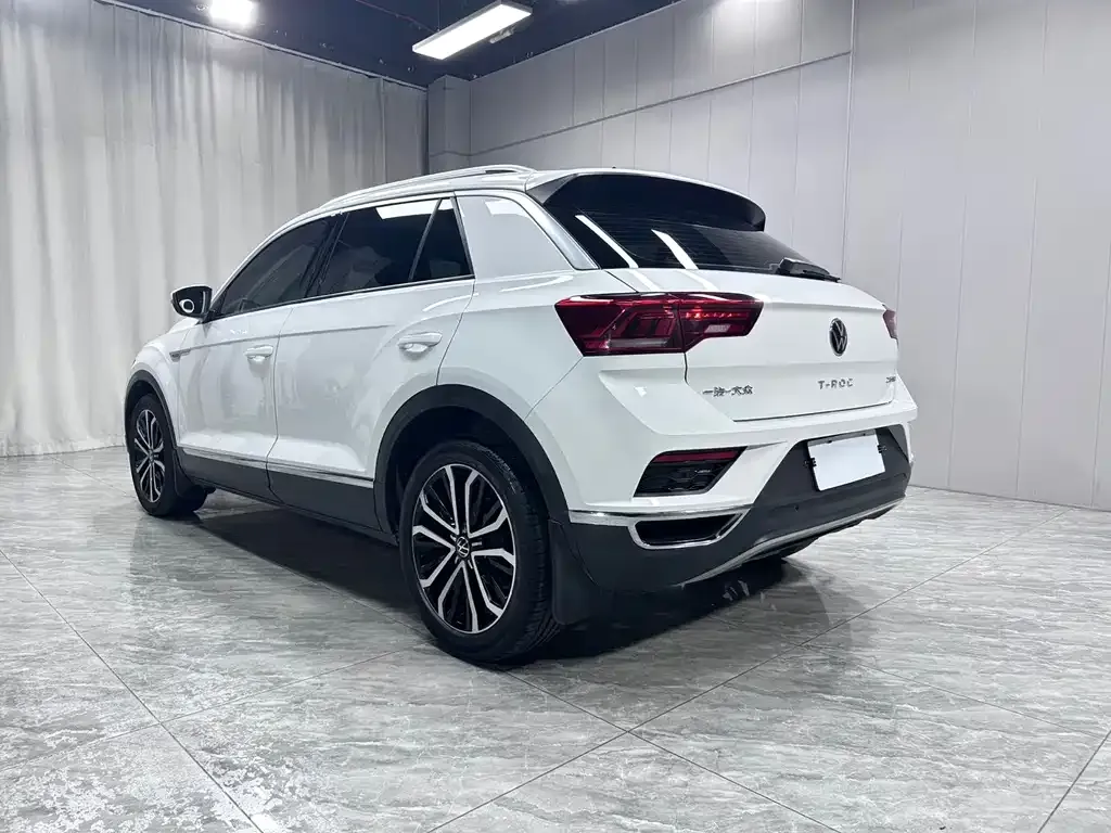 Volkswagen T-Roc — фото 6