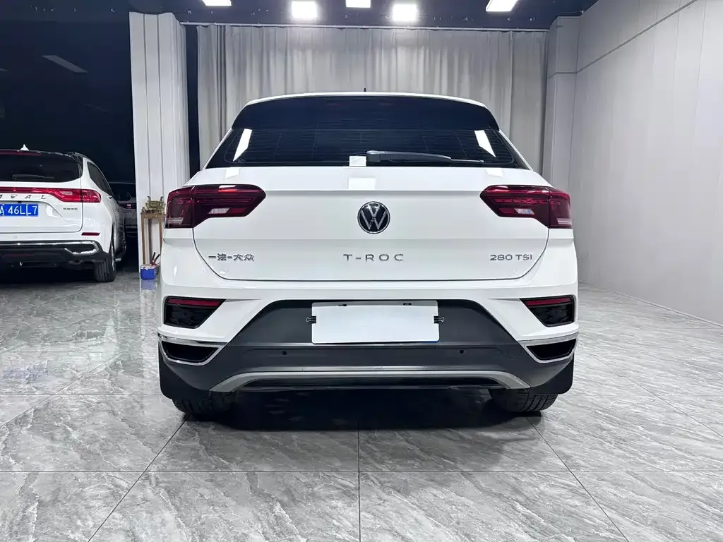 Volkswagen T-Roc — фото 10