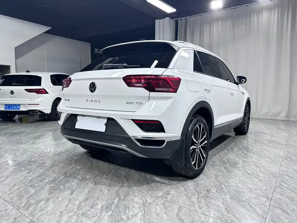 Volkswagen T-Roc — фото 2
