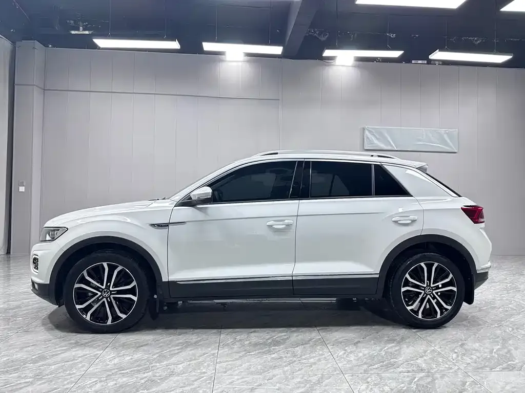 Volkswagen T-Roc — фото 8