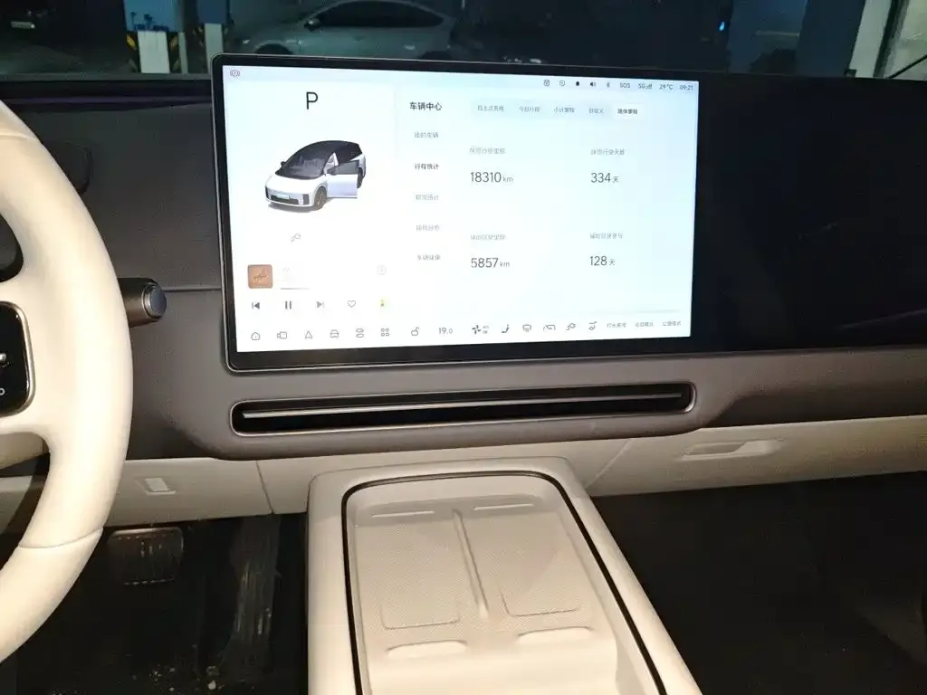 Li Auto i8 — фото 3