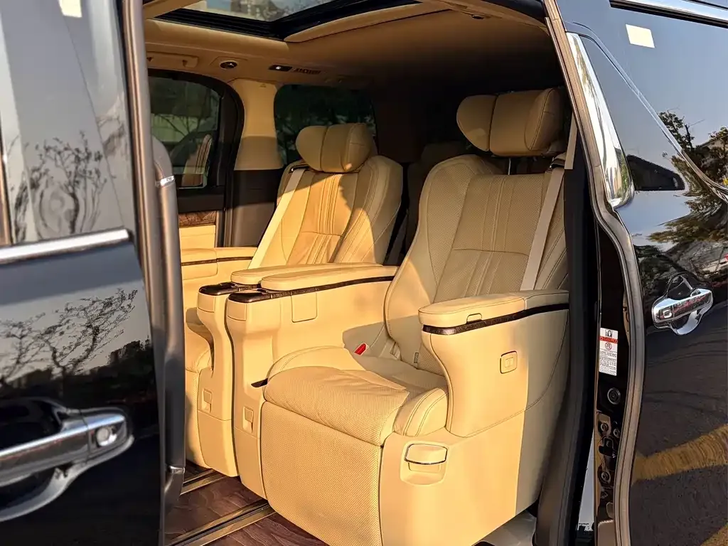 Toyota Vellfire — фото 6