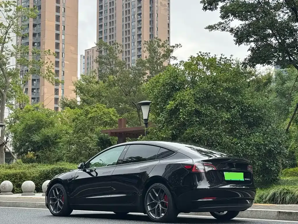 Tesla Model 3 — фото 5
