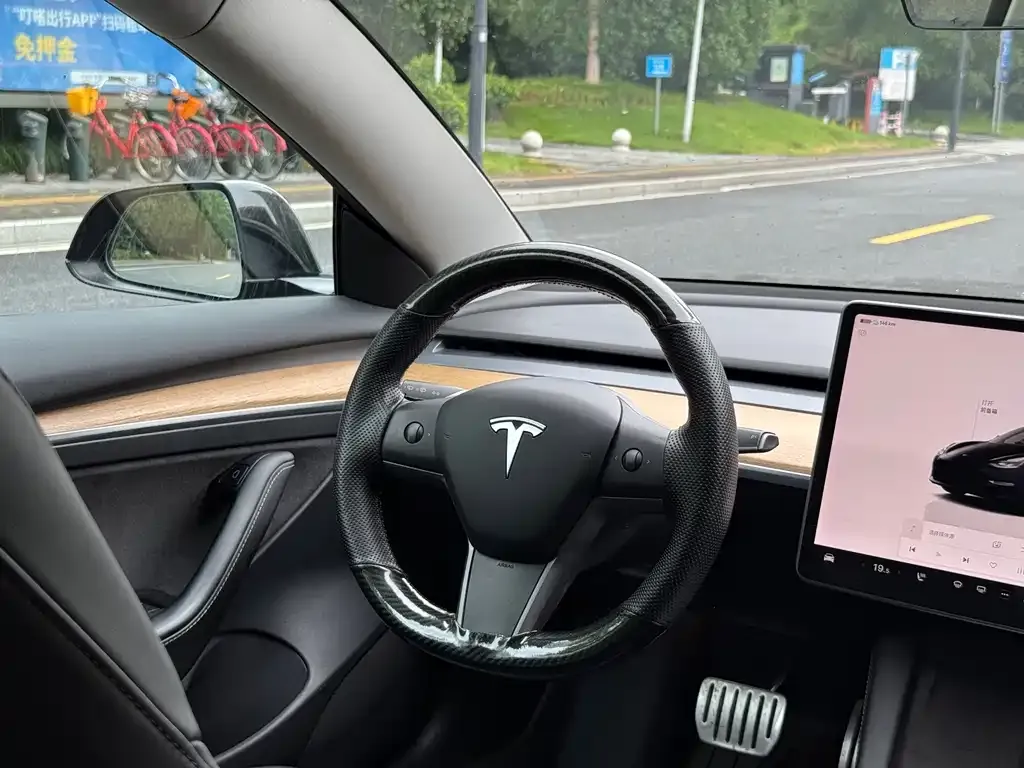 Tesla Model 3 — фото 3