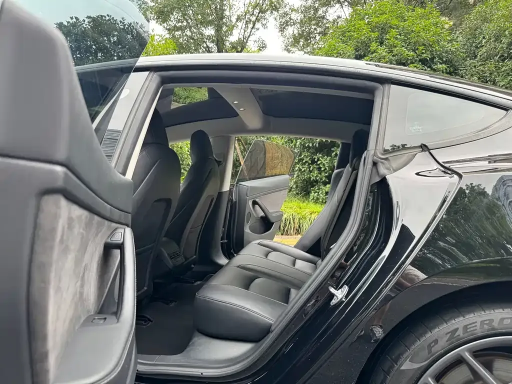 Tesla Model 3 — фото 4