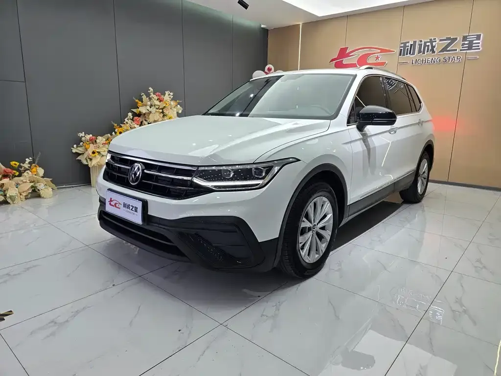 Volkswagen Tiguan L — фото 1