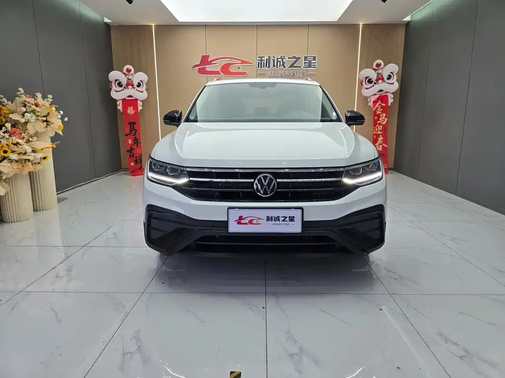Volkswagen Tiguan L — фото 3