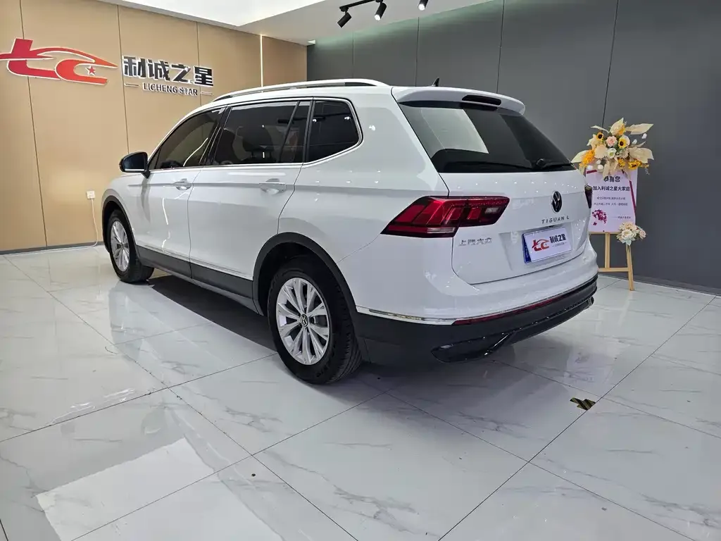 Volkswagen Tiguan L — фото 2