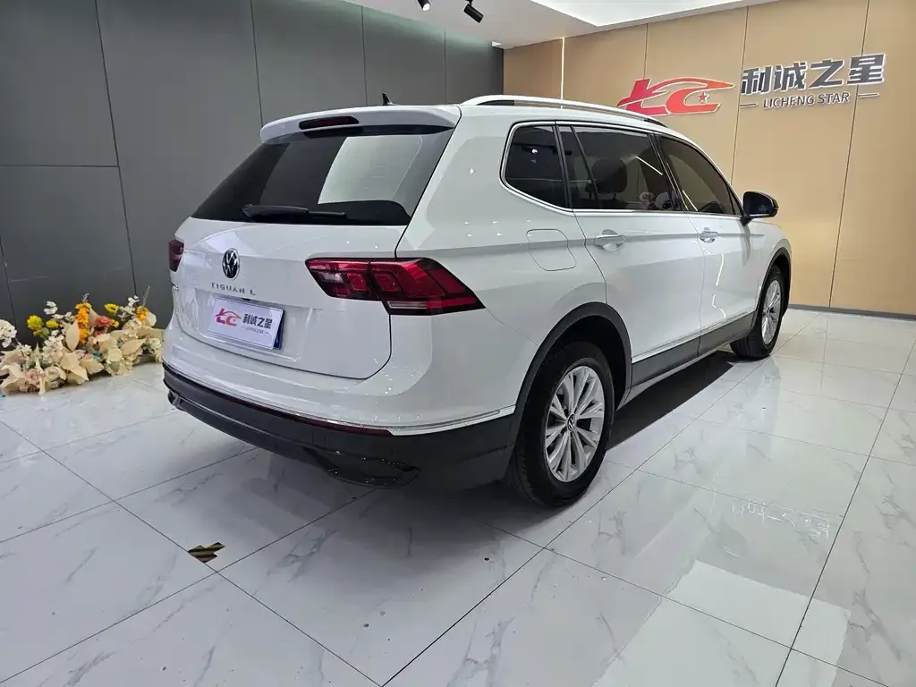 Volkswagen Tiguan L — фото 5