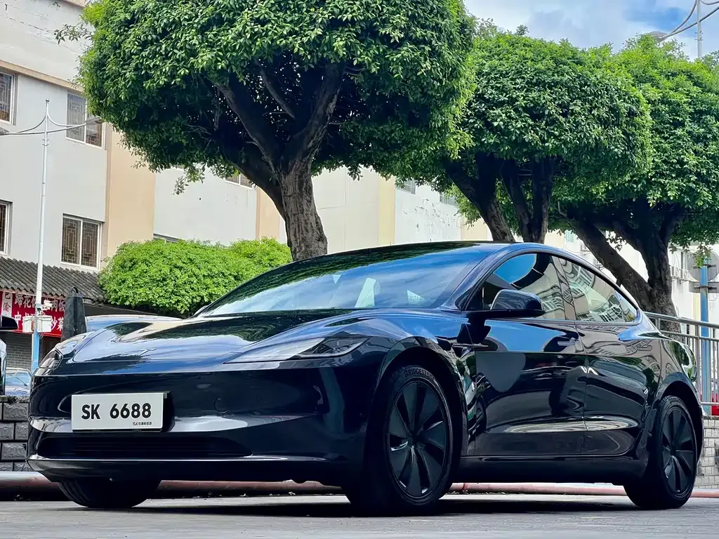 Tesla Model 3 — фото 1