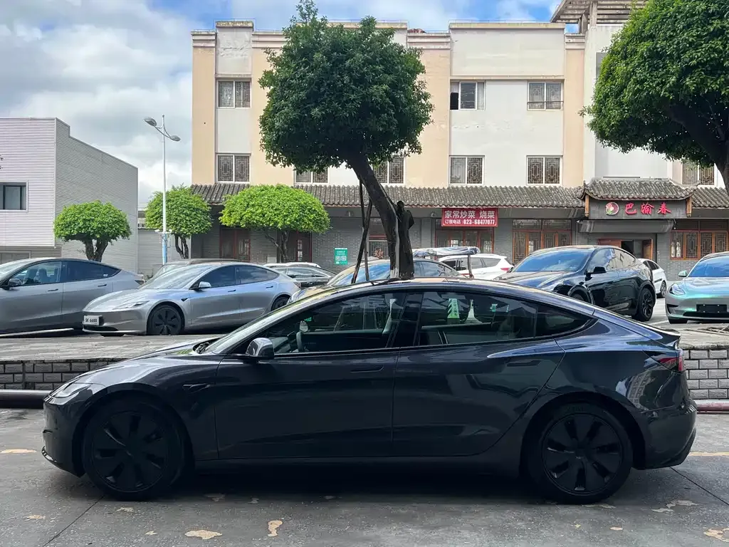 Tesla Model 3 — фото 2