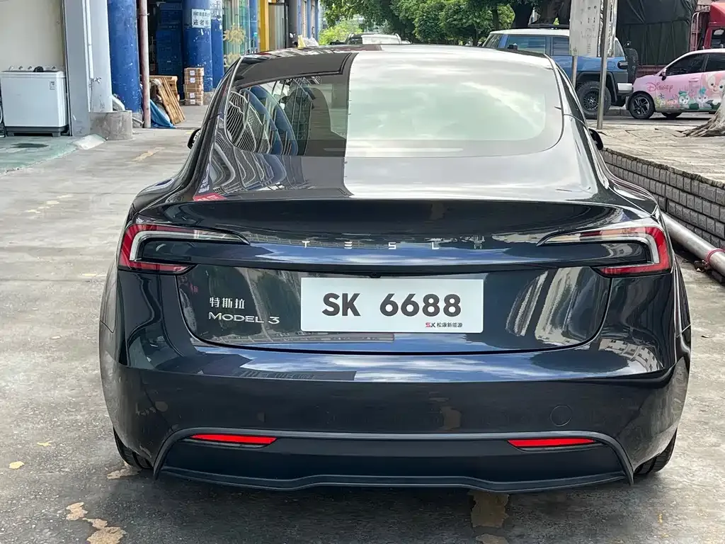 Tesla Model 3 — фото 3