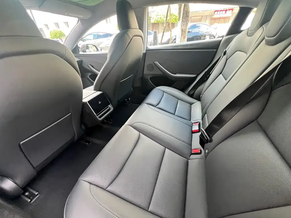 Tesla Model 3 — фото 10