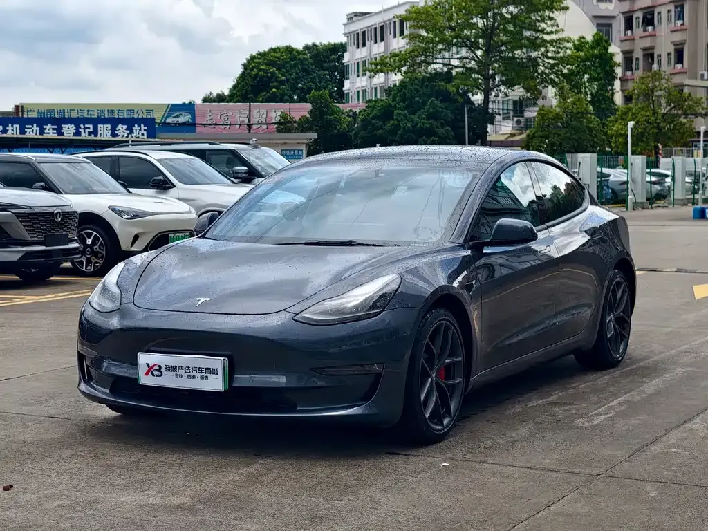 Tesla Model 3 — фото 1