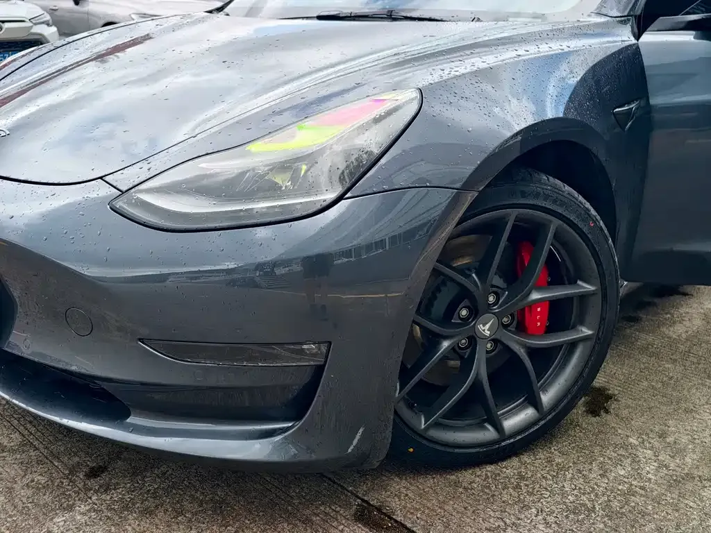 Tesla Model 3 — фото 9