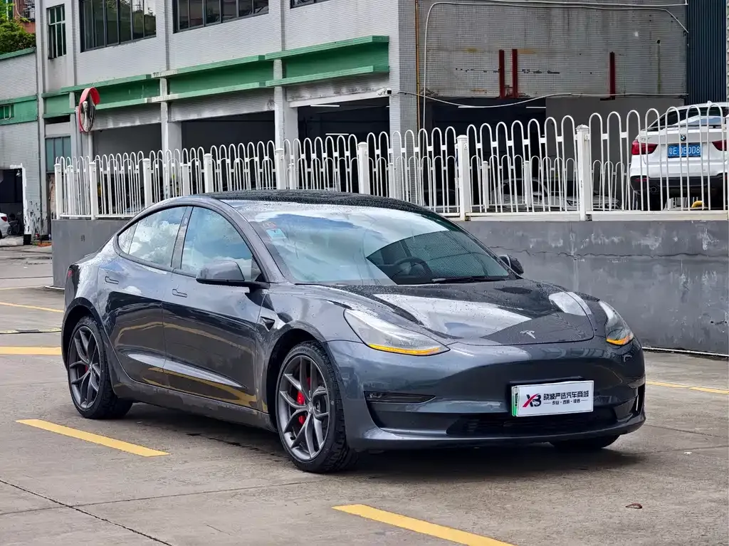 Tesla Model 3 — фото 6