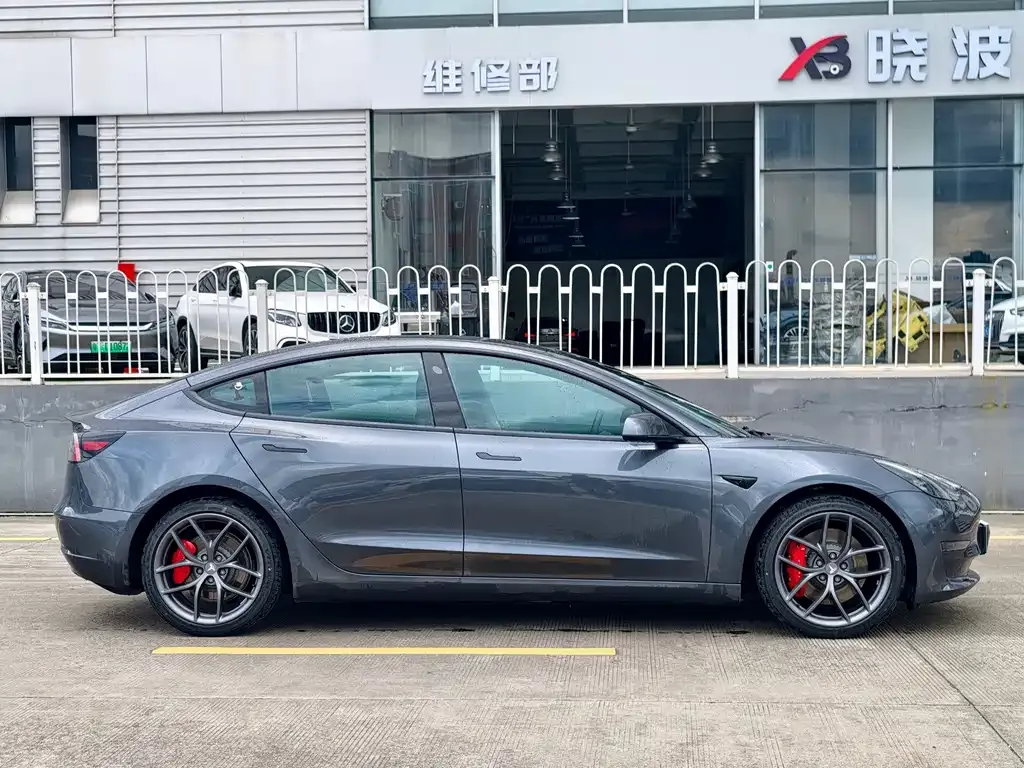 Tesla Model 3 — фото 8
