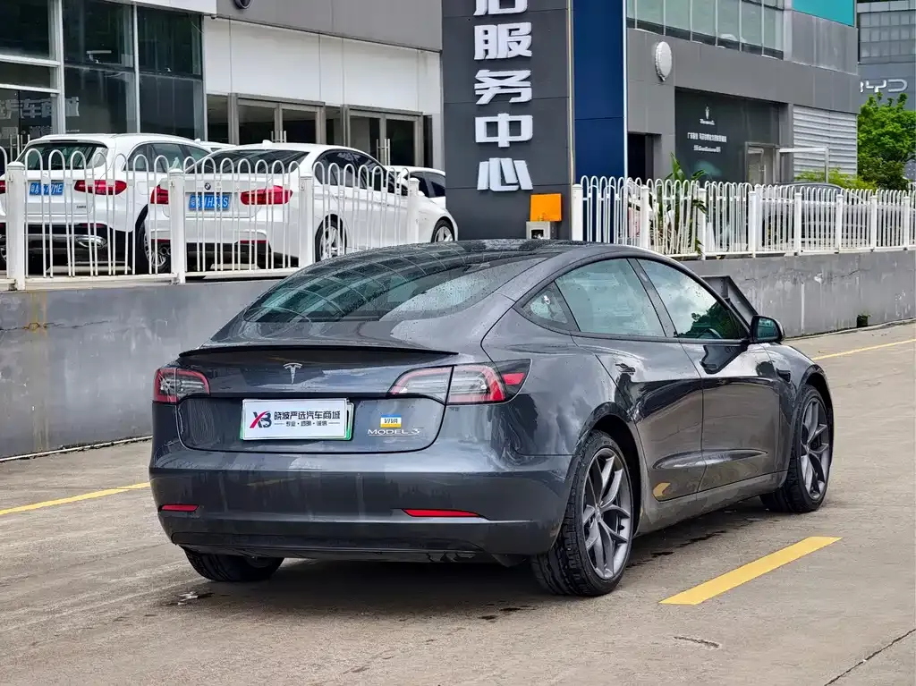 Tesla Model 3 — фото 10