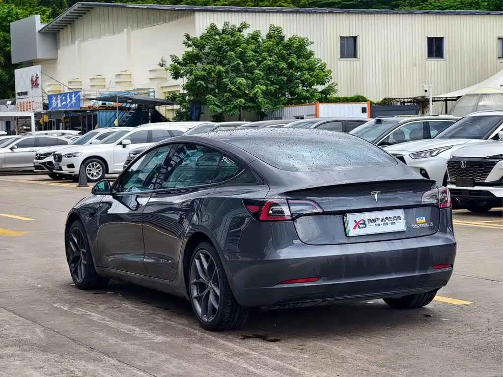 Tesla Model 3 — фото 3