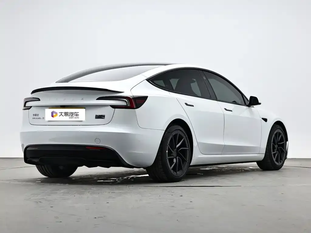 Tesla Model 3 — фото 6