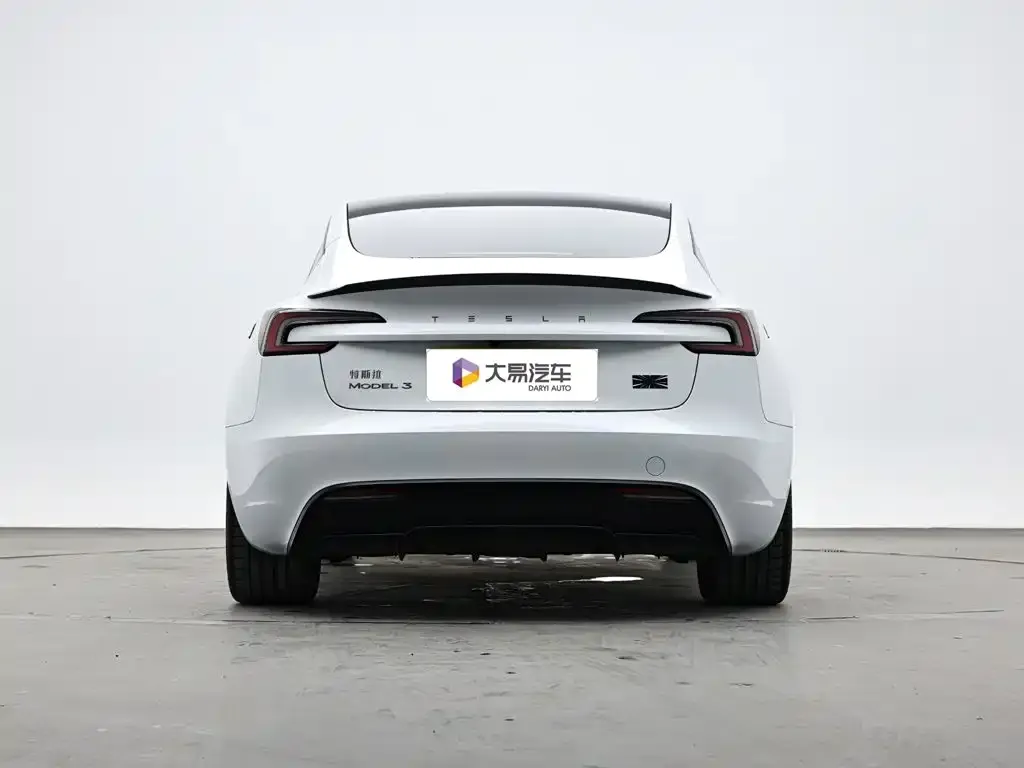 Tesla Model 3 — фото 5
