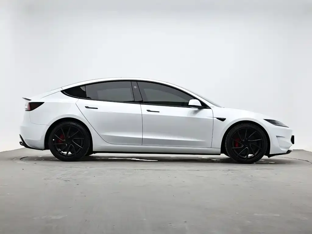 Tesla Model 3 — фото 4