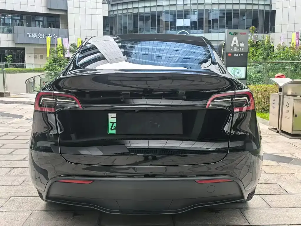 Tesla Model Y — фото 7