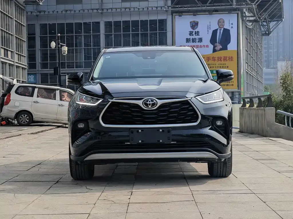 Toyota Highlander — фото 10