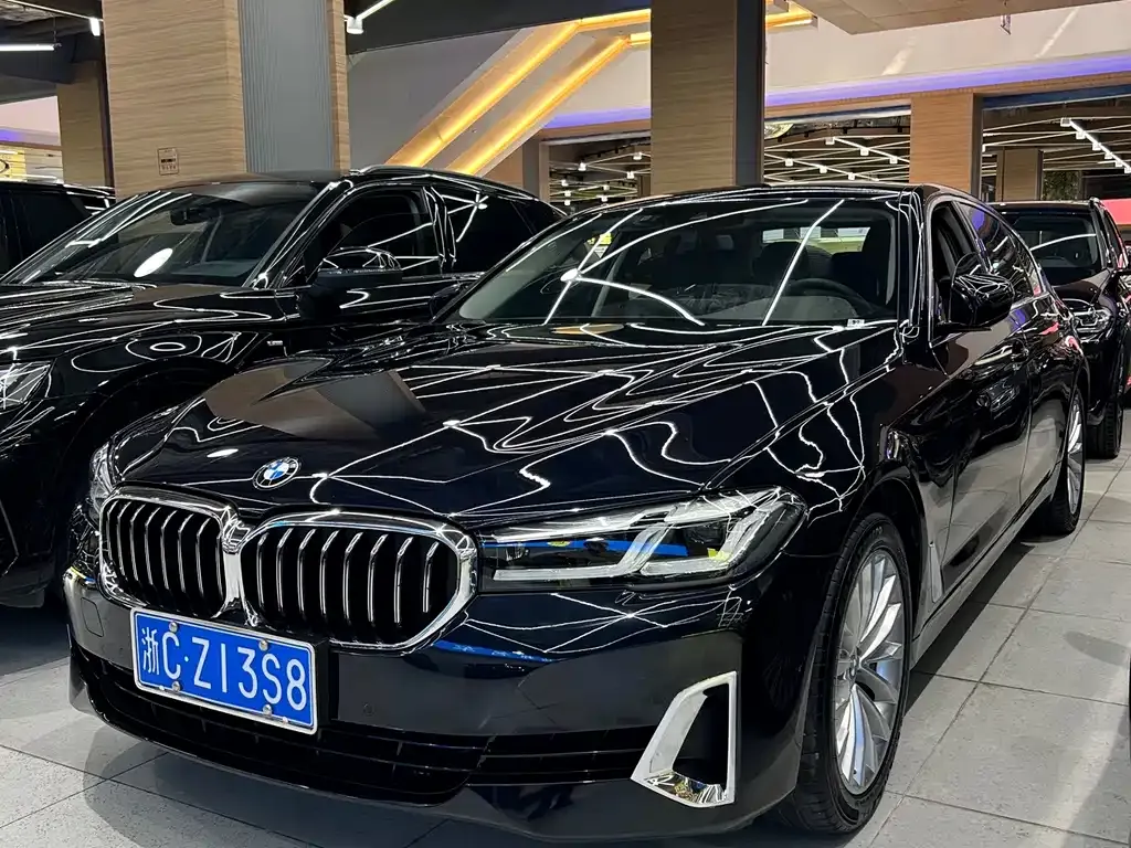 BMW 5 Series — фото 1