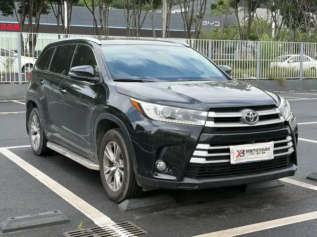 Toyota Highlander — фото 10
