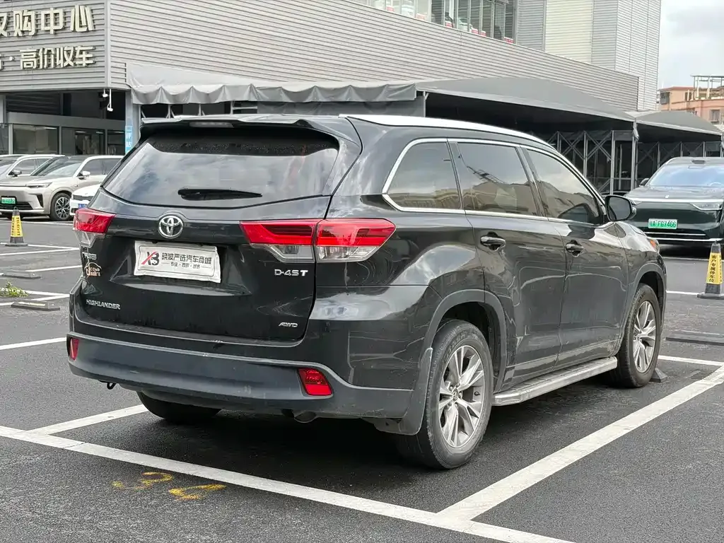 Toyota Highlander — фото 9