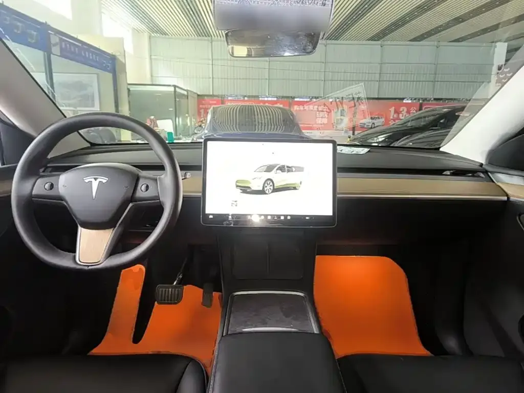Tesla Model Y — фото 8