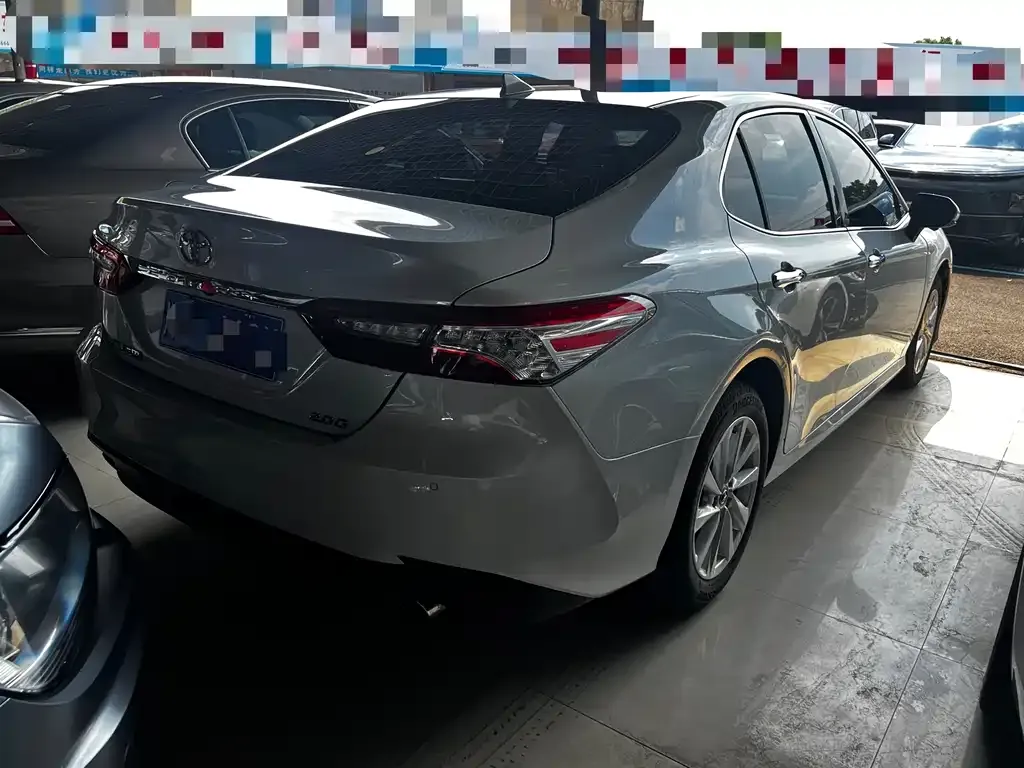 Toyota Camry — фото 9